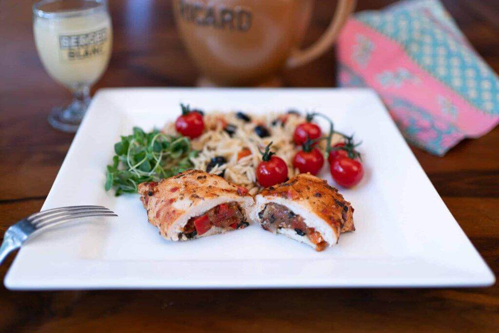 Poitrine de poulet marinée farcie à la jardinière